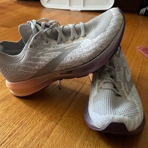 Brooks Size 8.5 Running Sneakers
